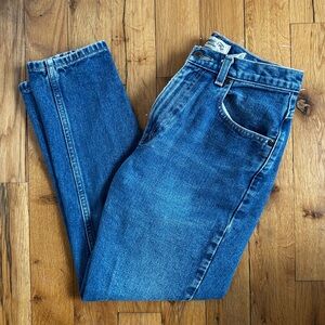 Women’s Blue Straightleg/Mom jeans. Vintage blue look.